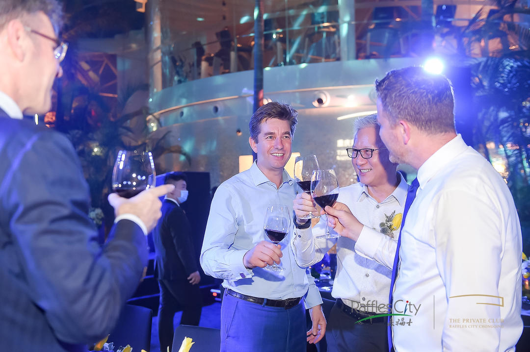 重庆来福士俱乐部华章盛启,构建高端社交文化桥梁