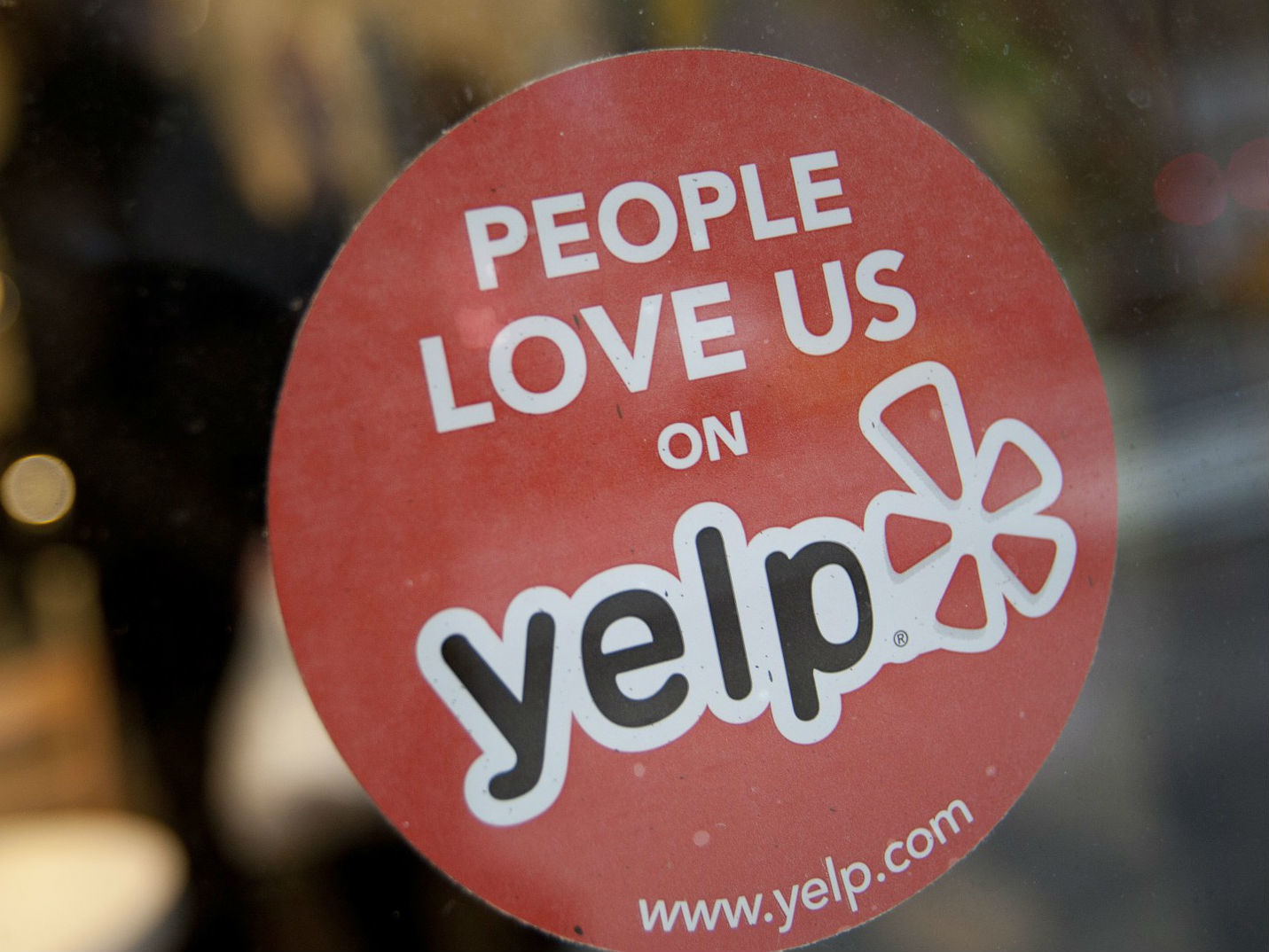 yelp惨遭广告商抛弃股价大跌19这是要完